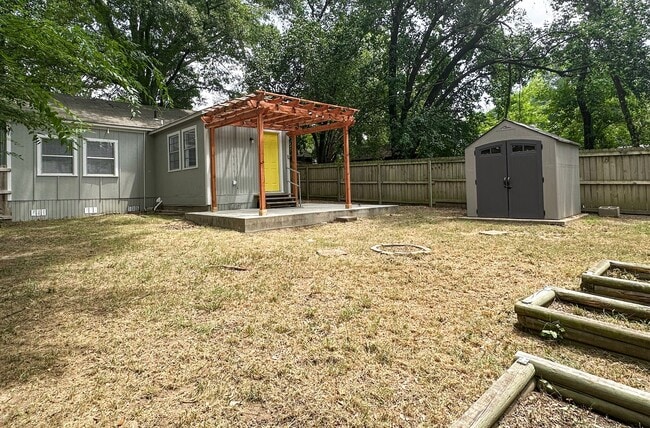 Building Photo - 2 Bedroom 1 Bathroom House in Texarkana, TX