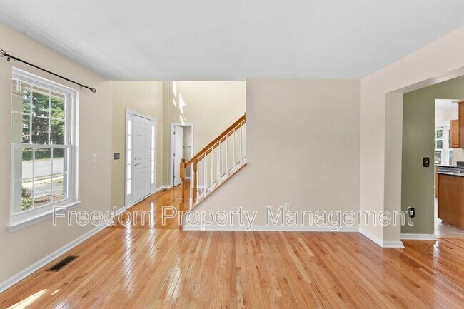 Building Photo - 9140 Worthington Dr