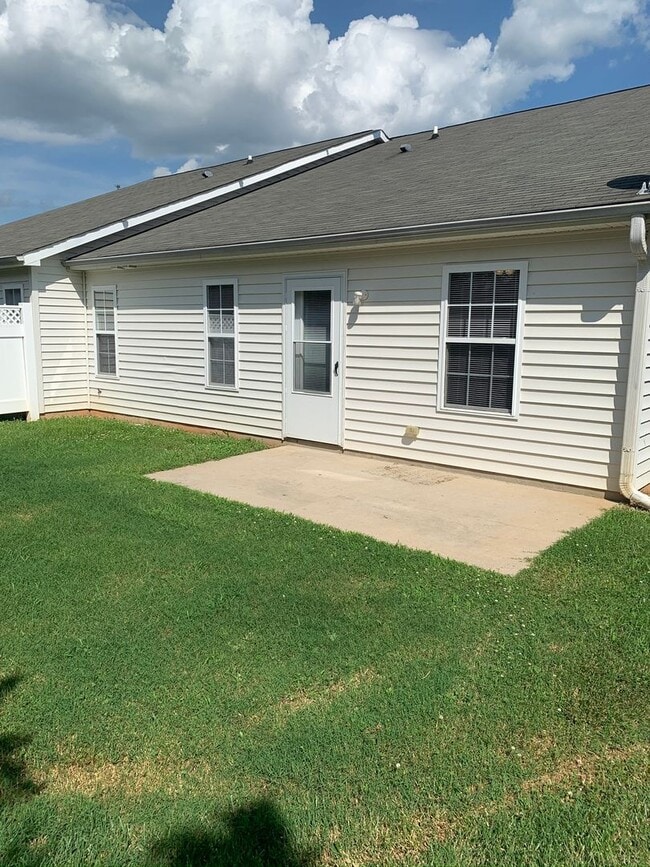 Building Photo - 132 Springwood Ln