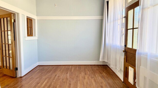 Building Photo - 130 E Malone St