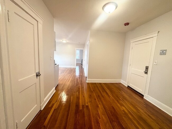 Building Photo - 2 Webster St