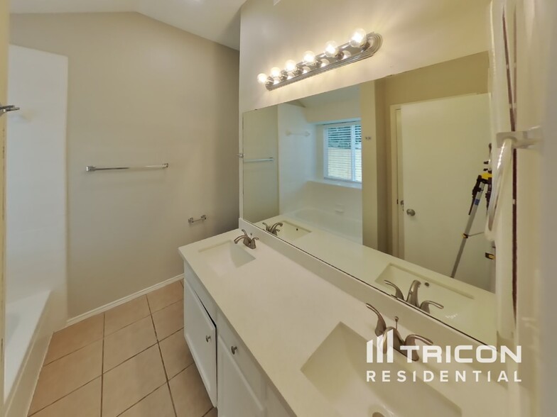 Building Photo - 8317 Cloverglen Ln