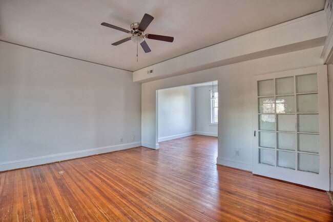 Building Photo - 230 E 40th St