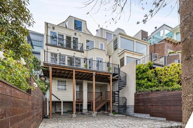 Building Photo - 2518 Filbert St