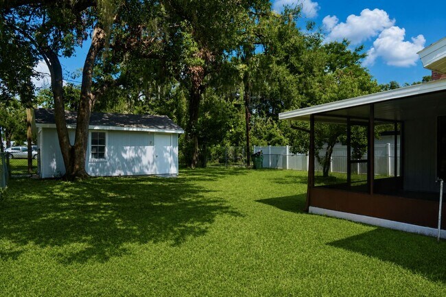Building Photo - 2 Bedroom, 1.5 Bathroom Home for Rent in Zephyrhills!