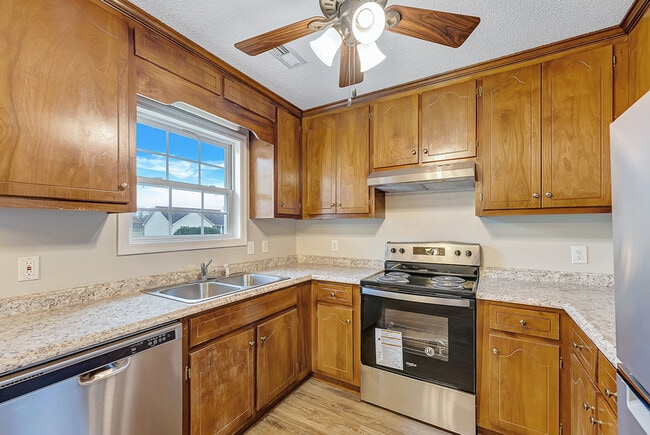 Building Photo - 334 Earnhardt Dr