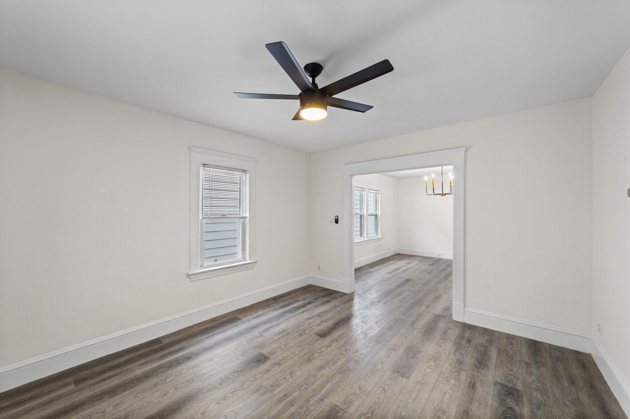 Building Photo - 1352 W 58th St