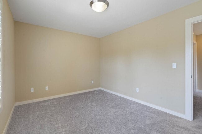 Building Photo - Beautiful 3-bdrm/2.5-bath in Beaumont-Wils...
