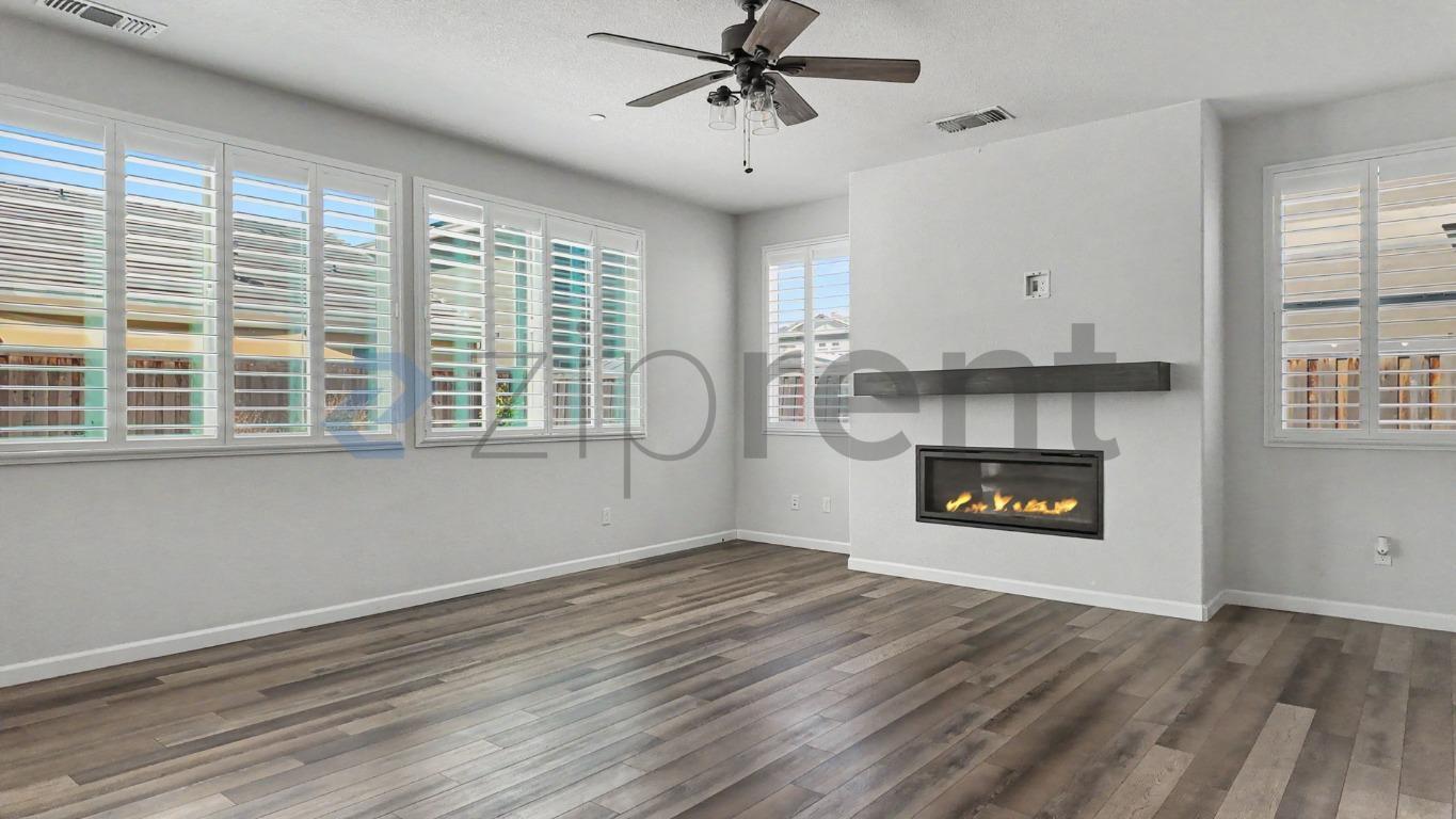 Building Photo - Unit