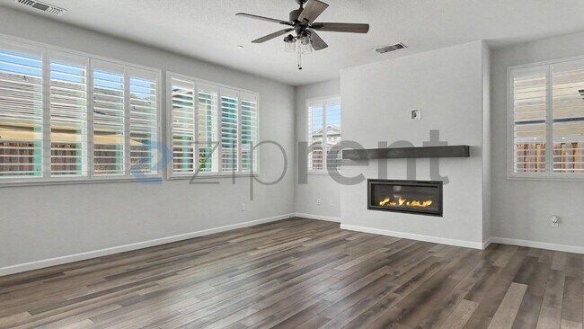 Building Photo - Unit