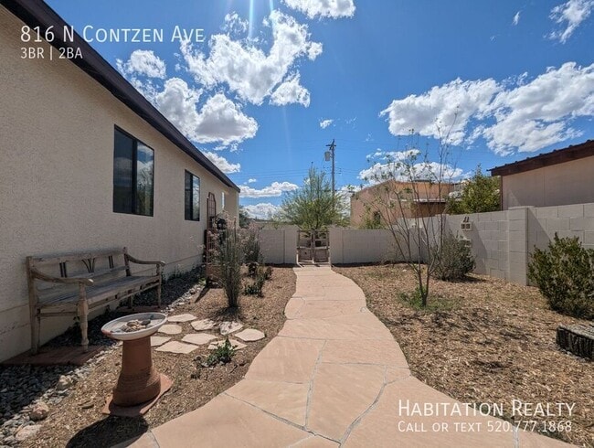 Building Photo - 816 N Contzen Ave