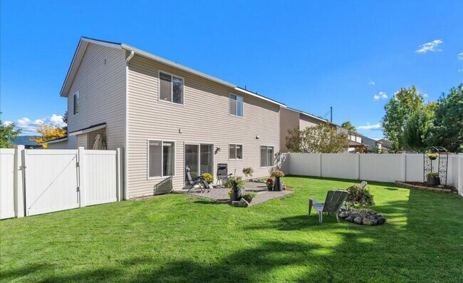 Building Photo - 4995 N Tasman Dr