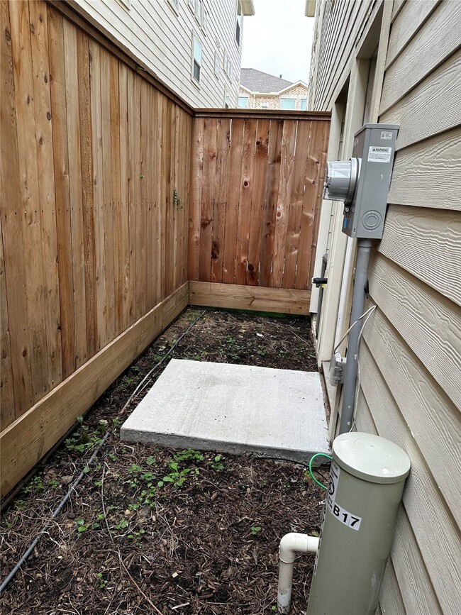 Building Photo - 8705 Bryam St