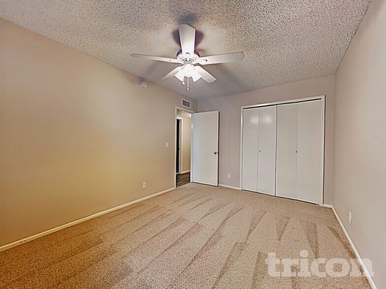 Building Photo - 3921 W Rue De Lamour Ave