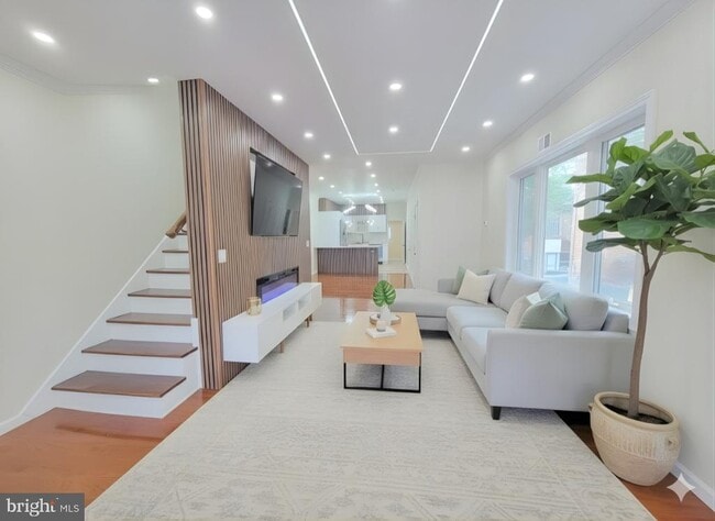 Building Photo - 5502 Master St