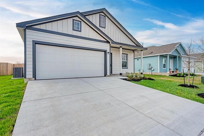 Building Photo - 526 Thunderstorm Ave