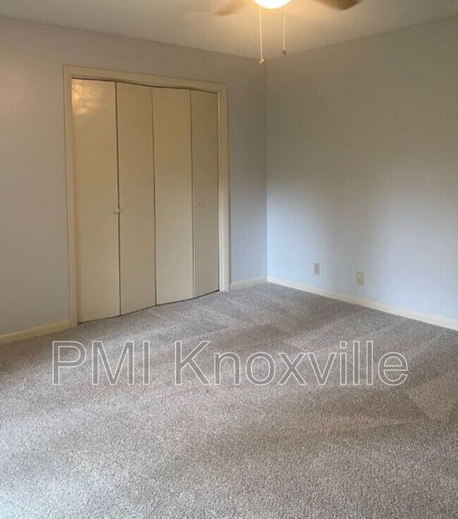 Building Photo - 9120 Woodpark Ln NW