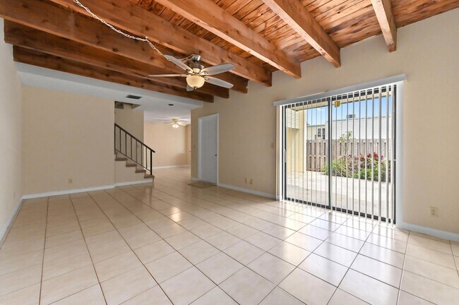 Building Photo - 1606 Shaker Cir