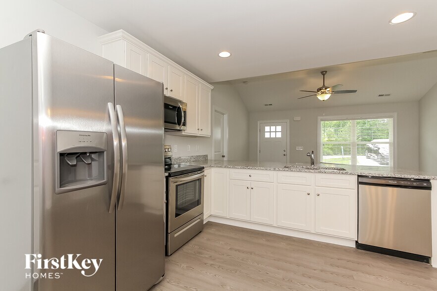 Building Photo - 2523 No Mans Ave