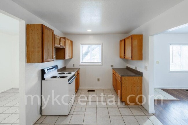 Building Photo - 3026 S 33rd St