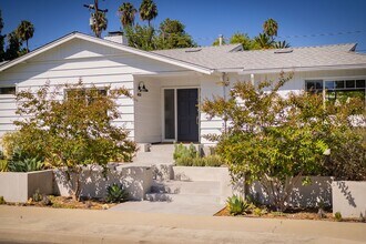 Building Photo - 401 Crestview Dr