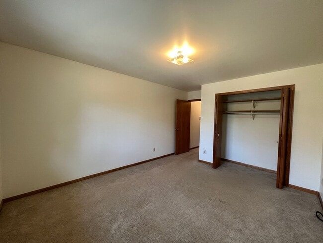 Building Photo - Lacy Road Duplex