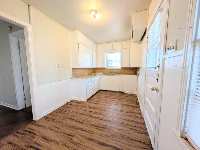 Building Photo - 2823 33rd St