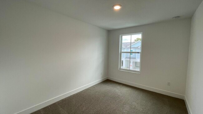 Building Photo - 209 Preserve Trl S