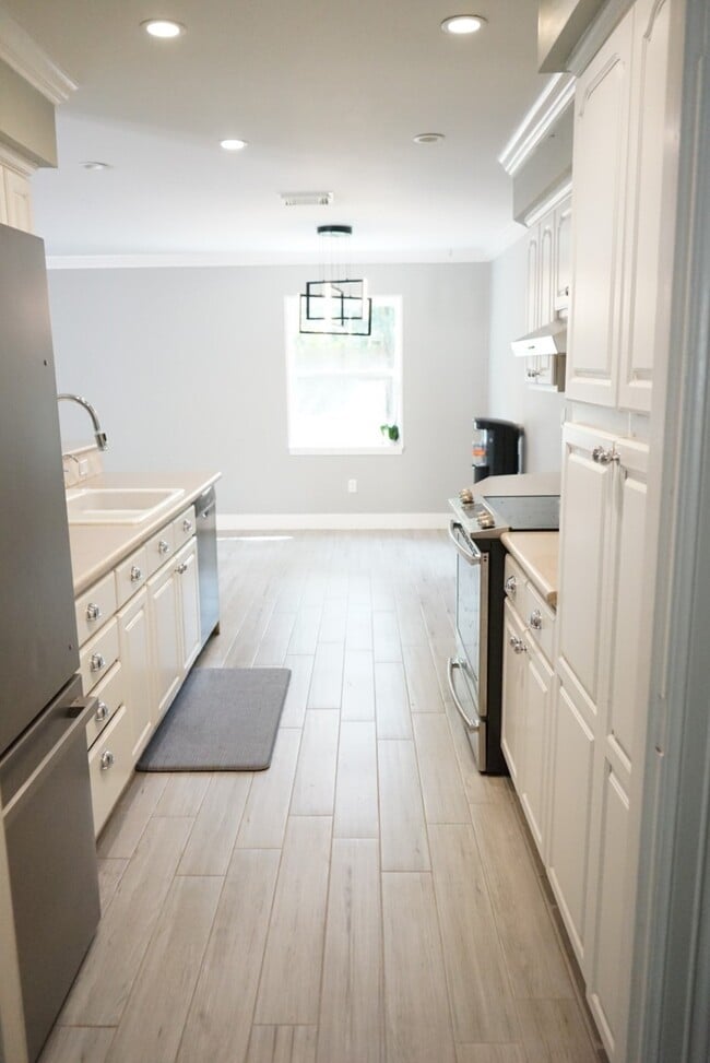 Building Photo - 6607 Apple Valley Ln