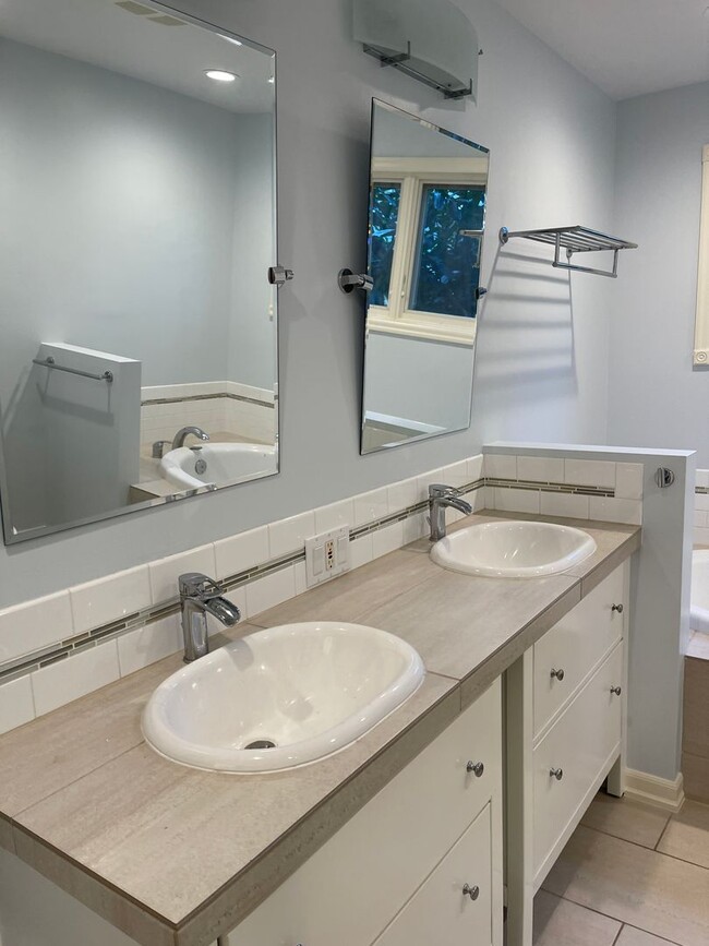 Building Photo - CHARMING MULTNOMAH VILLAGE CUSTOM HOME AVA...
