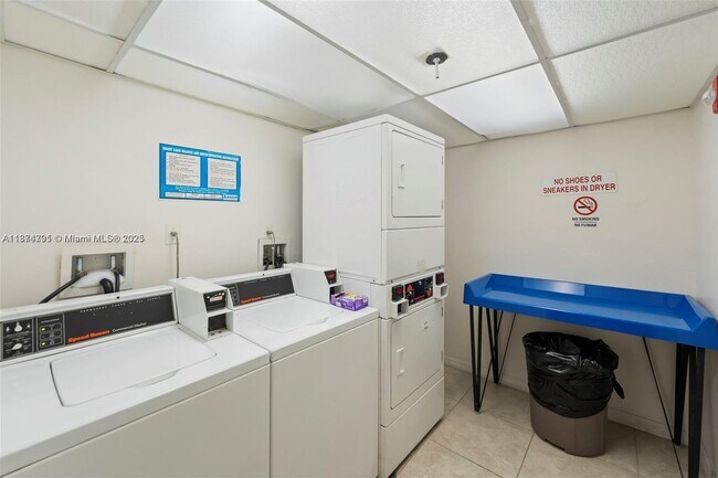 Building Photo - 10400 SW 108th Ave
