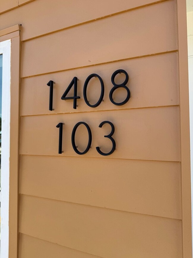 Building Photo - 1408 Sawyer Rd