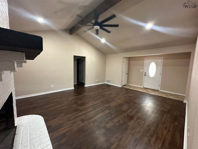 Building Photo - 2808 Ecleto Blvd