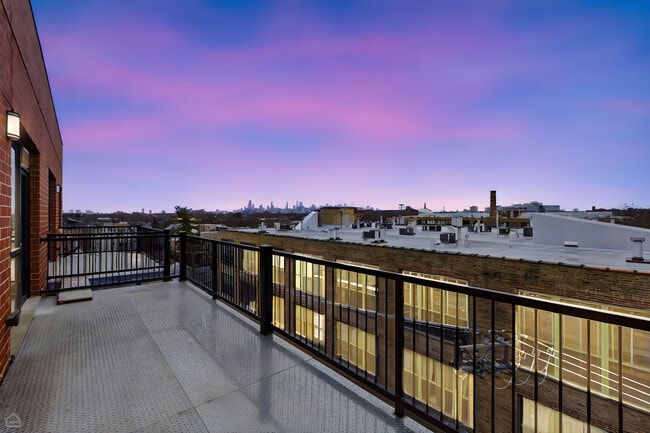 Building Photo - 2357 N Washtenaw Ave