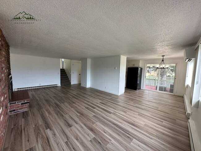 Building Photo - Coburg Beauty!! Renovated 3-bedroom, 2- ba...