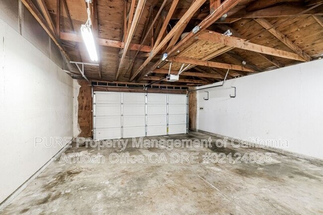 Building Photo - 2101 Banyan Way