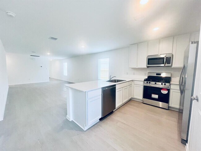 Building Photo - 3043 Mallorca Dr