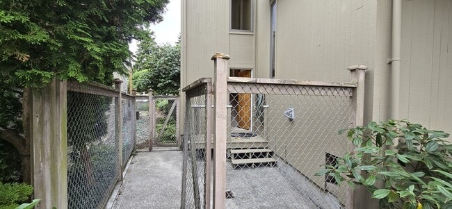 Building Photo - 3033 W Viewmont Wy W