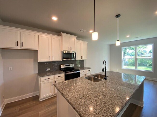 Building Photo - 5037 Silver Fox Trl
