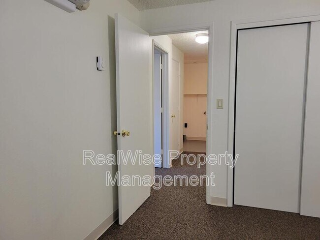 Building Photo - 702 SW Isham St
