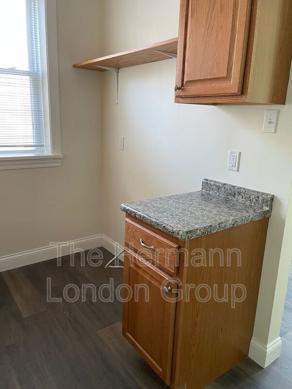 Building Photo - 4544 Flad Ave