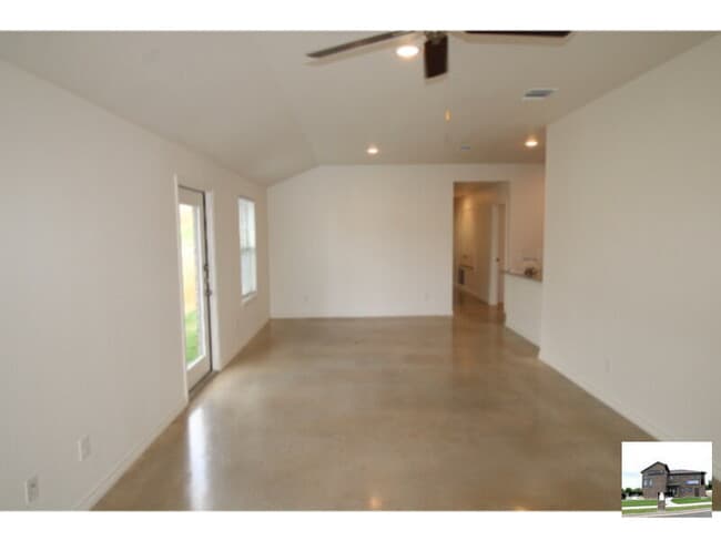Building Photo - 106 Lost Trl