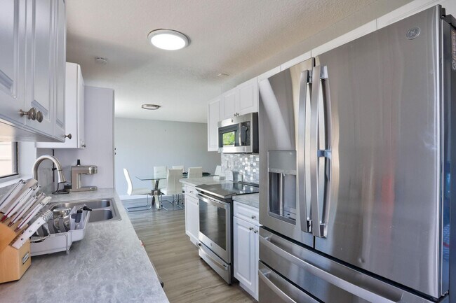 Building Photo - 6052 Lace Wood Cir