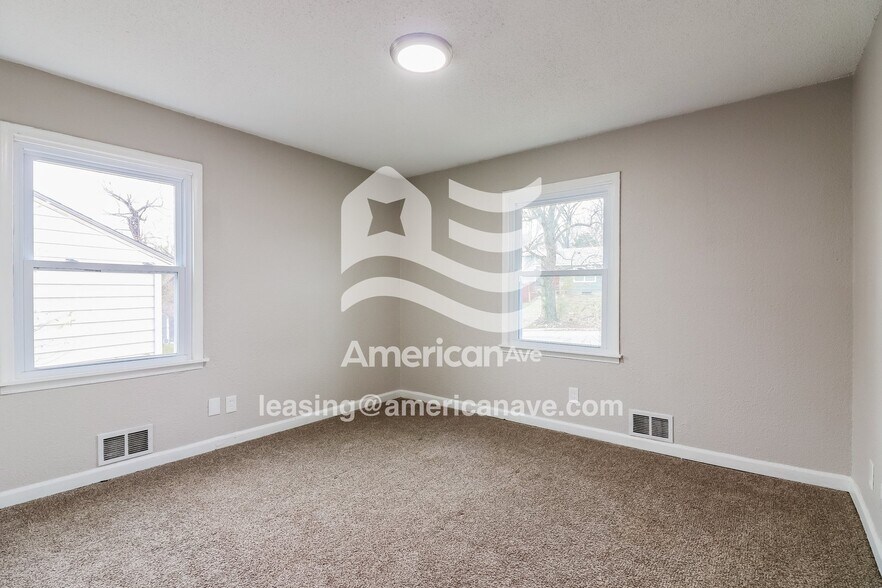 Building Photo - 7025 Monroe Ave