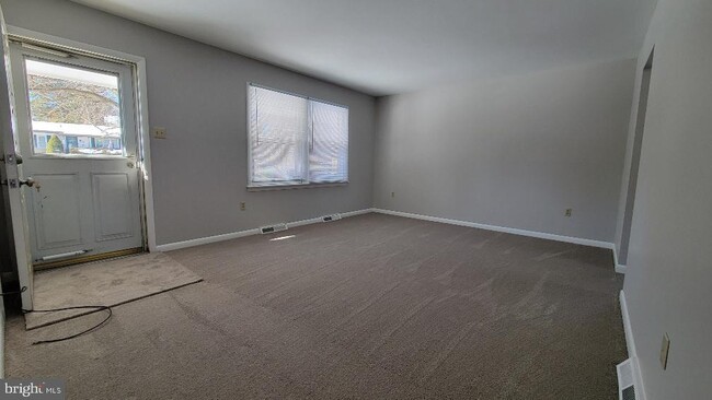 Building Photo - 216 Brookside Terrace