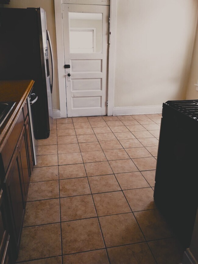 Building Photo - 1120 E 12th Ave