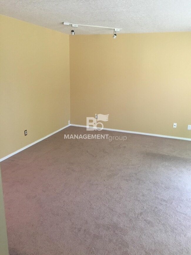 Building Photo - NW Portland- Bethany Light & Bright Home with Private Backyard