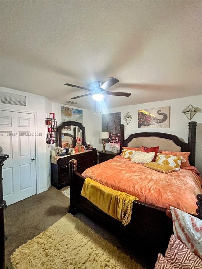 Building Photo - 972 SW 6th Ave