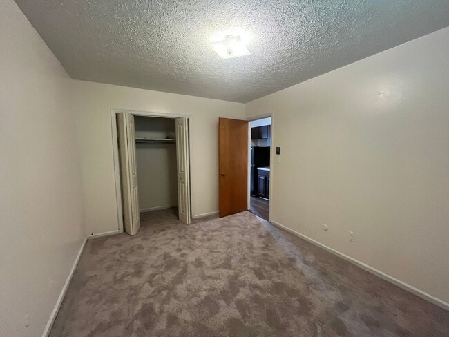 Building Photo - 12 Rainbow Forest Dr
