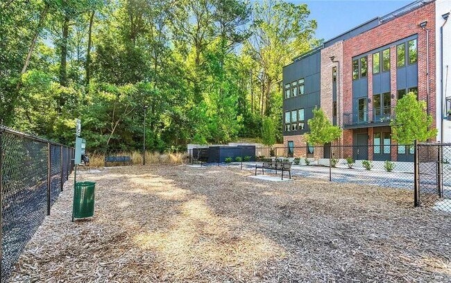 Building Photo - 1300 Chelsea Cir NW